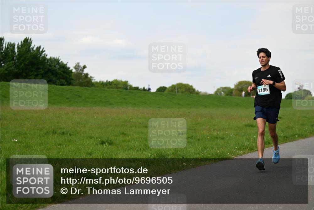 10.05.2026 - 8. Wedeler Halbmarathon Dr. Thomas Lammeyer http://msf.ph/oto/9696505 10.05.2026 11:25:04 Laufen 2195 meine-sportfotos.de