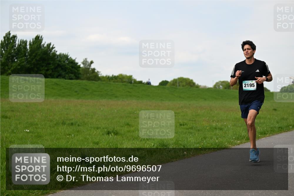 10.05.2026 - 8. Wedeler Halbmarathon Dr. Thomas Lammeyer http://msf.ph/oto/9696507 10.05.2026 11:25:04 Laufen 2195 meine-sportfotos.de