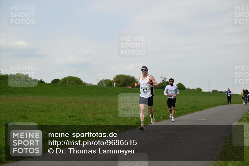 10.05.2026 - 8. Wedeler Halbmarathon Dr. Thomas Lammeyer http://msf.ph/oto/9696515 10.05.2026 11:25:09 Laufen 845 meine-sportfotos.de