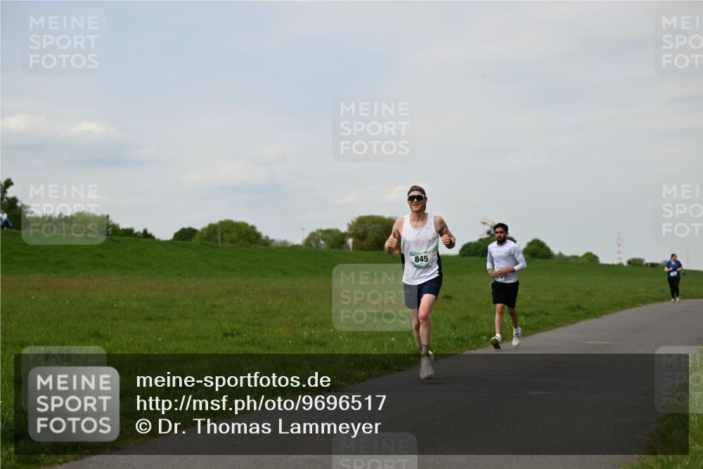 10.05.2026 - 8. Wedeler Halbmarathon Dr. Thomas Lammeyer http://msf.ph/oto/9696517 10.05.2026 11:25:09 Laufen 845 meine-sportfotos.de