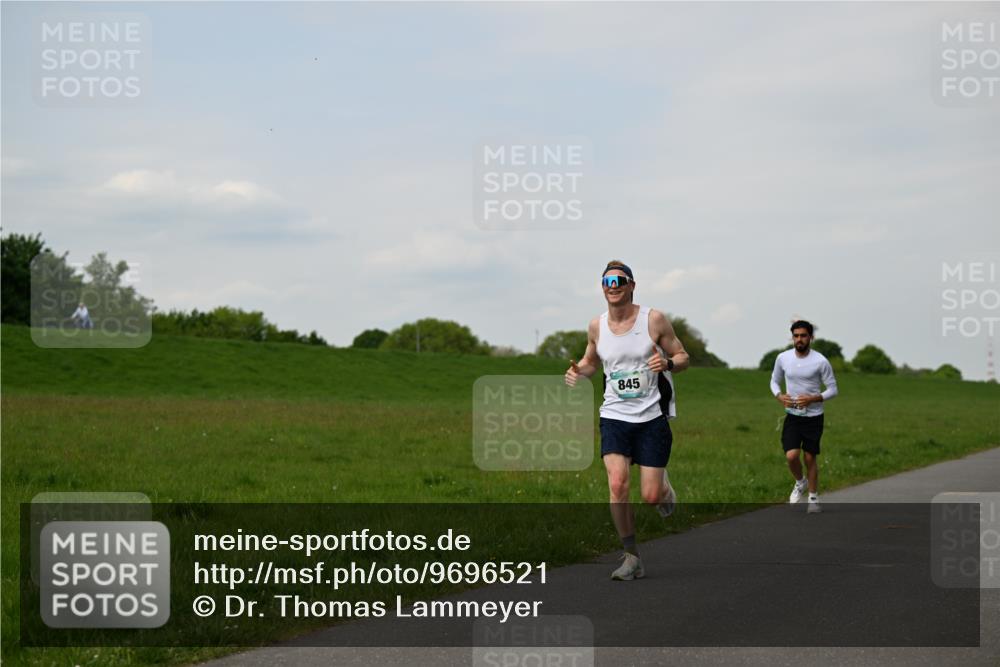 10.05.2026 - 8. Wedeler Halbmarathon Dr. Thomas Lammeyer http://msf.ph/oto/9696521 10.05.2026 11:25:10 Laufen 845 meine-sportfotos.de