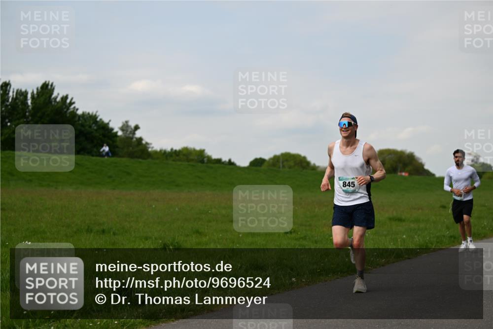 10.05.2026 - 8. Wedeler Halbmarathon Dr. Thomas Lammeyer http://msf.ph/oto/9696524 10.05.2026 11:25:10 Laufen 845 meine-sportfotos.de