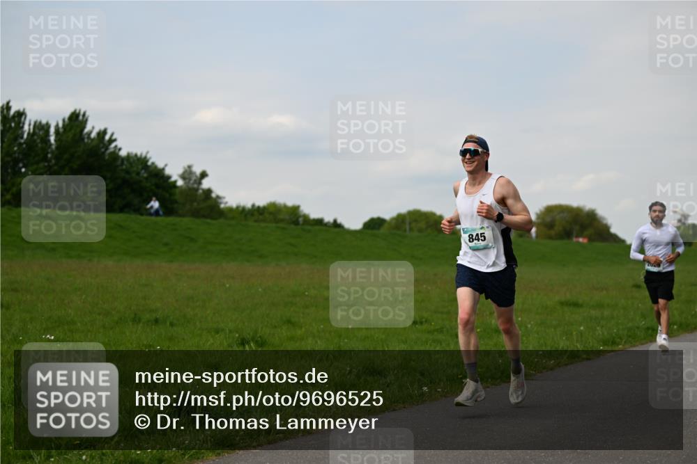10.05.2026 - 8. Wedeler Halbmarathon Dr. Thomas Lammeyer http://msf.ph/oto/9696525 10.05.2026 11:25:10 Laufen 845, 2020 meine-sportfotos.de