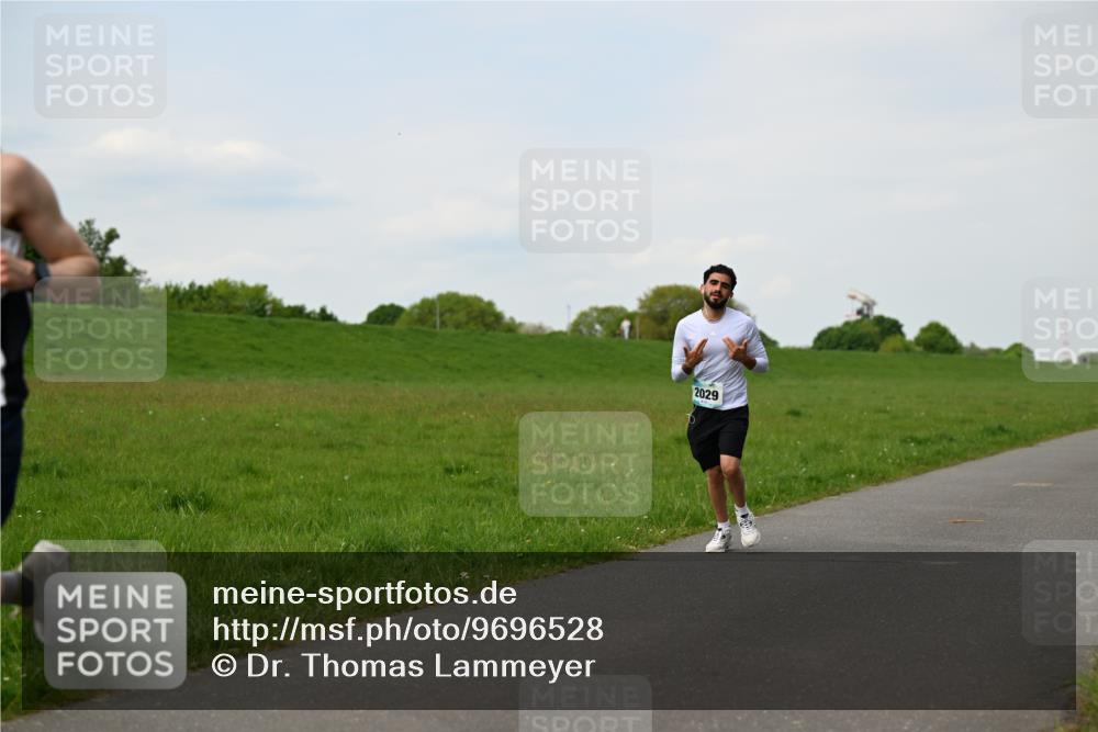 10.05.2026 - 8. Wedeler Halbmarathon Dr. Thomas Lammeyer http://msf.ph/oto/9696528 10.05.2026 11:25:11 Laufen 2029 meine-sportfotos.de