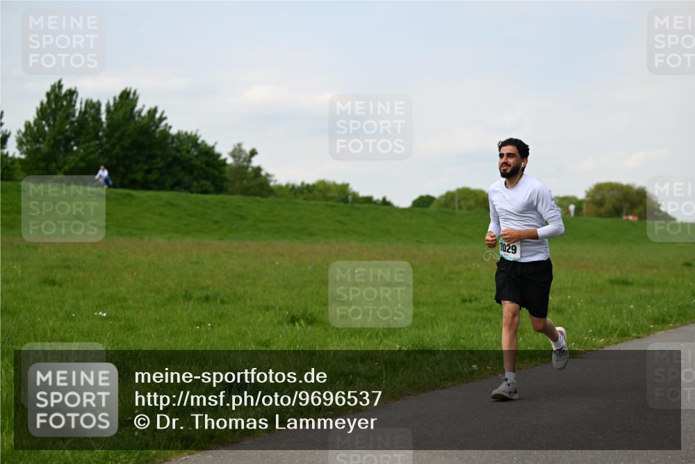 10.05.2026 - 8. Wedeler Halbmarathon Dr. Thomas Lammeyer http://msf.ph/oto/9696537 10.05.2026 11:25:13 Laufen 2029 meine-sportfotos.de