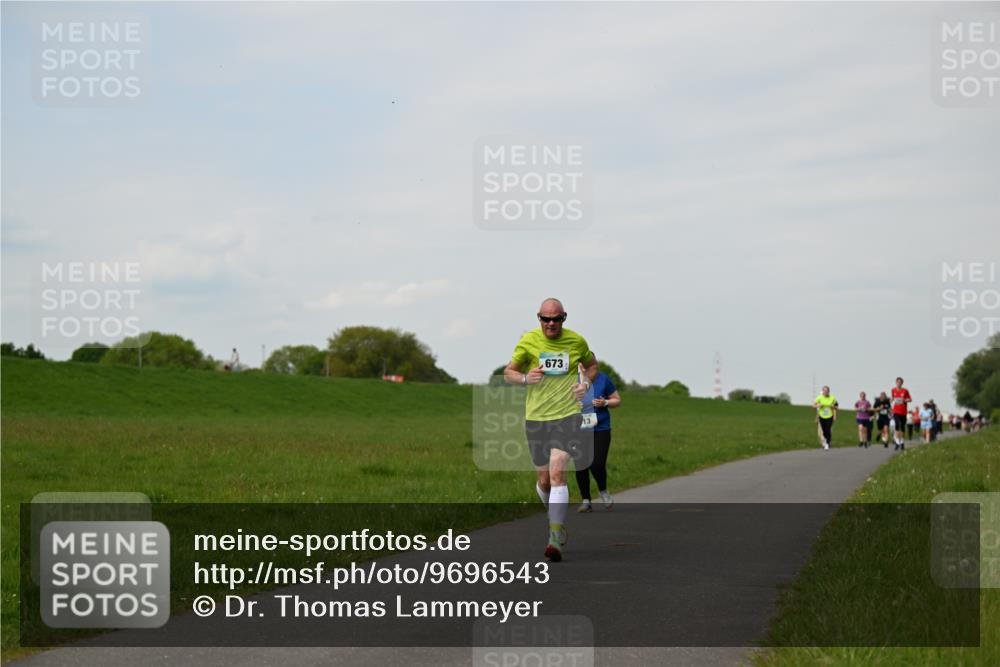10.05.2026 - 8. Wedeler Halbmarathon Dr. Thomas Lammeyer http://msf.ph/oto/9696543 10.05.2026 11:25:23 Laufen 673 meine-sportfotos.de