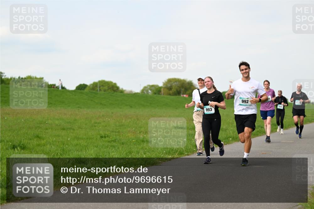 10.05.2026 - 8. Wedeler Halbmarathon Dr. Thomas Lammeyer http://msf.ph/oto/9696615 10.05.2026 11:25:46 Laufen 993, 992, 440, 2176 meine-sportfotos.de