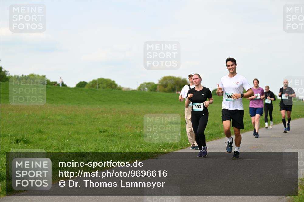 10.05.2026 - 8. Wedeler Halbmarathon Dr. Thomas Lammeyer http://msf.ph/oto/9696616 10.05.2026 11:25:46 Laufen 993, 992, 2176 meine-sportfotos.de