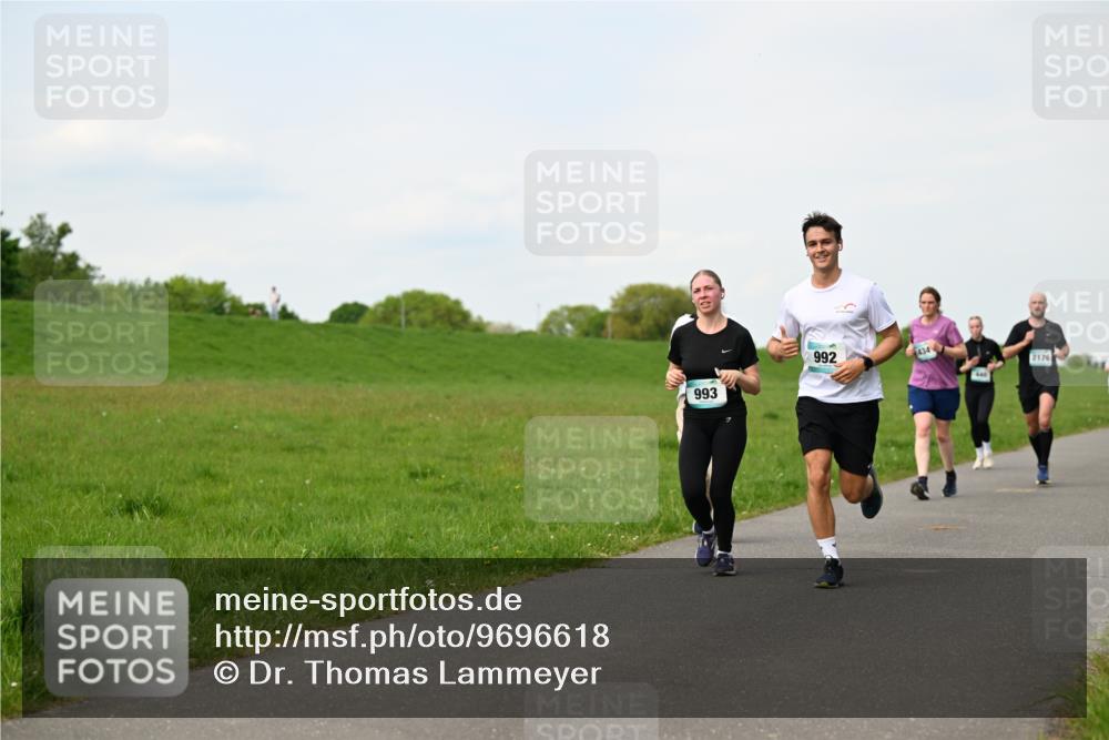 10.05.2026 - 8. Wedeler Halbmarathon Dr. Thomas Lammeyer http://msf.ph/oto/9696618 10.05.2026 11:25:46 Laufen 993, 992, 434, 2176 meine-sportfotos.de