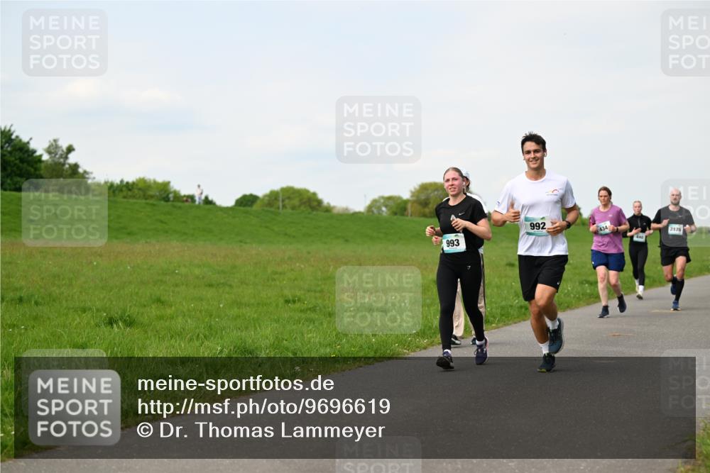 10.05.2026 - 8. Wedeler Halbmarathon Dr. Thomas Lammeyer http://msf.ph/oto/9696619 10.05.2026 11:25:46 Laufen 993, 992, 434, 2176, 440 meine-sportfotos.de