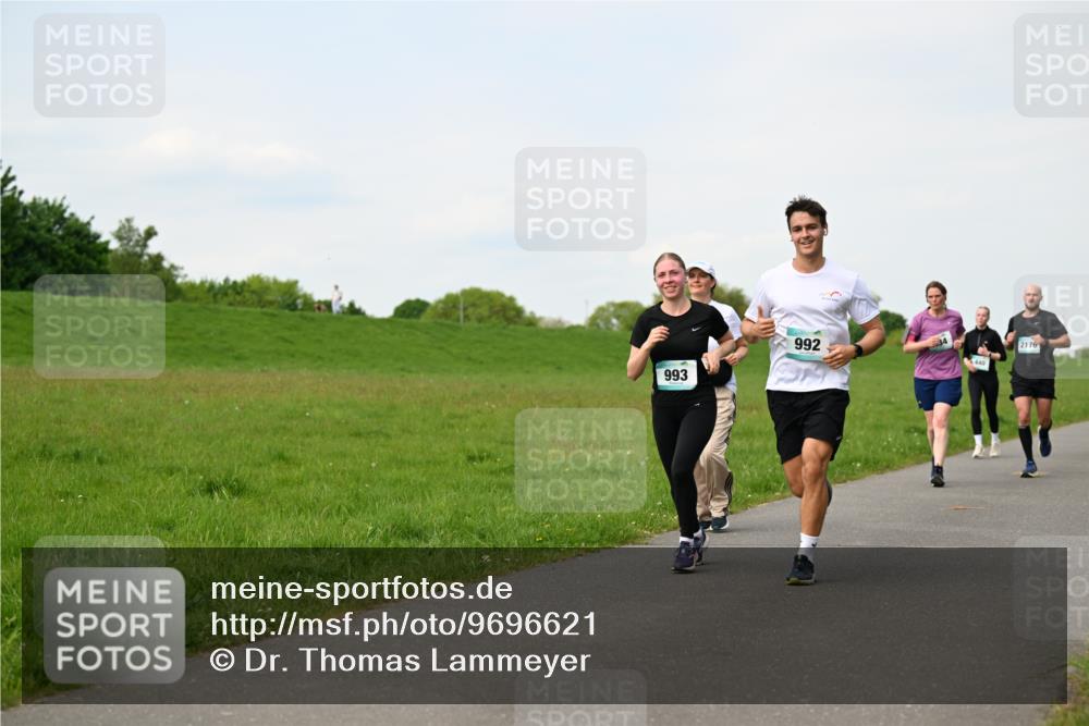 10.05.2026 - 8. Wedeler Halbmarathon Dr. Thomas Lammeyer http://msf.ph/oto/9696621 10.05.2026 11:25:47 Laufen 993, 992, 440, 2176 meine-sportfotos.de