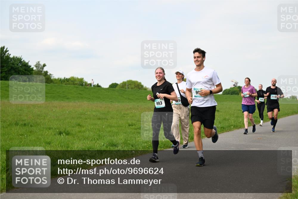 10.05.2026 - 8. Wedeler Halbmarathon Dr. Thomas Lammeyer http://msf.ph/oto/9696624 10.05.2026 11:25:47 Laufen 993, 025, 434, 440, 2176 meine-sportfotos.de