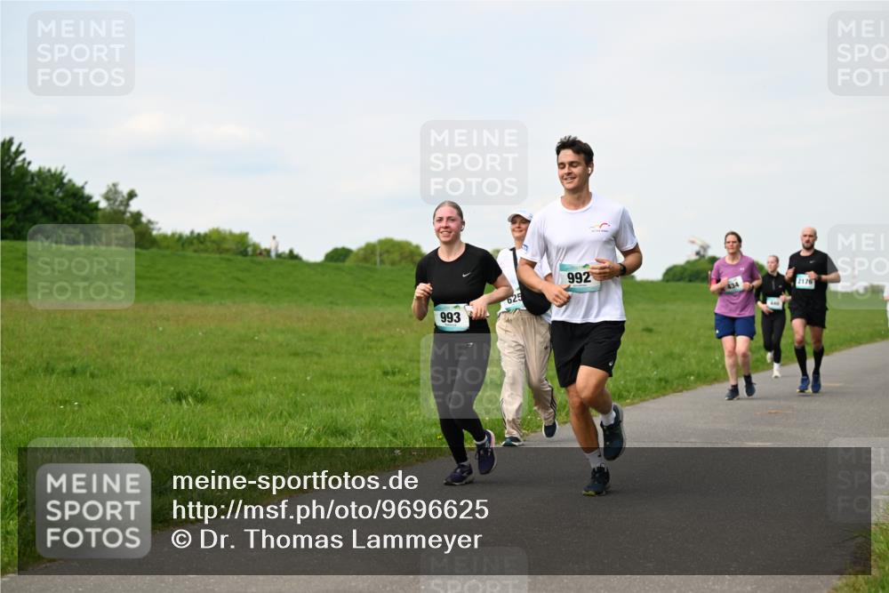 10.05.2026 - 8. Wedeler Halbmarathon Dr. Thomas Lammeyer http://msf.ph/oto/9696625 10.05.2026 11:25:47 Laufen 992, 625, 2176, 993 meine-sportfotos.de