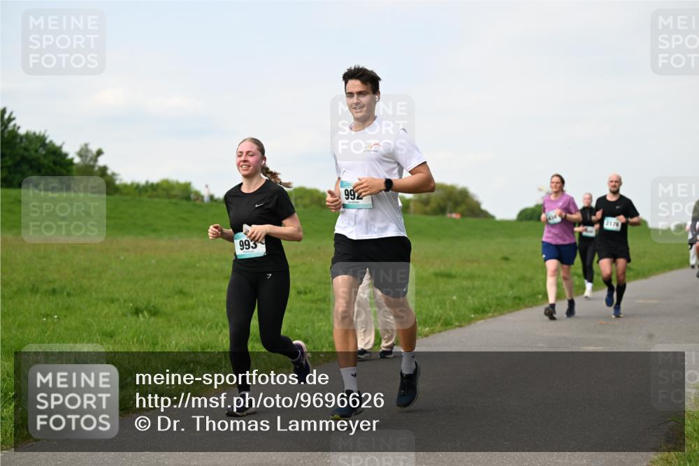 10.05.2026 - 8. Wedeler Halbmarathon Dr. Thomas Lammeyer http://msf.ph/oto/9696626 10.05.2026 11:25:48 Laufen 993, 2176 meine-sportfotos.de
