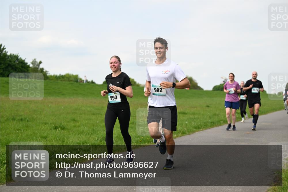 10.05.2026 - 8. Wedeler Halbmarathon Dr. Thomas Lammeyer http://msf.ph/oto/9696627 10.05.2026 11:25:48 Laufen 992, 993, 2176 meine-sportfotos.de