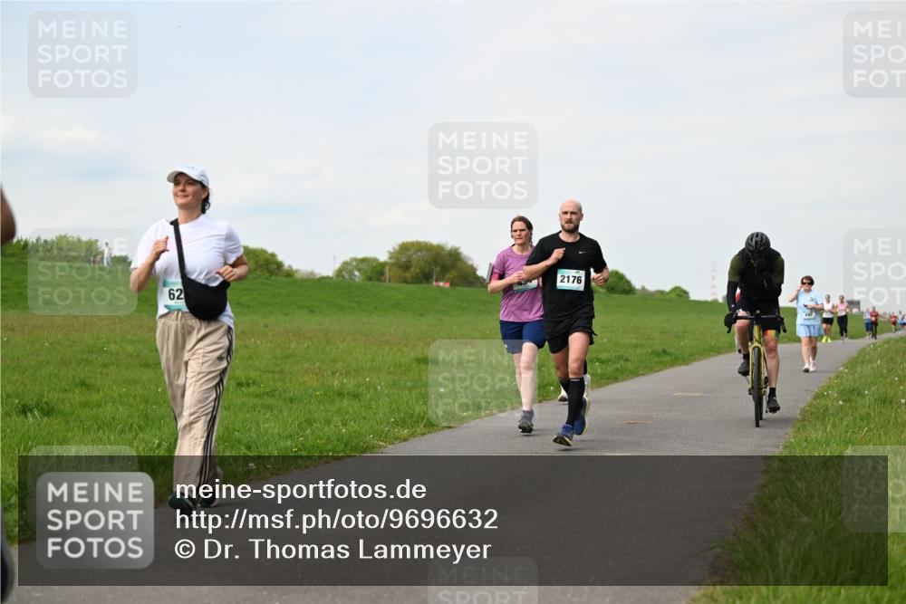 10.05.2026 - 8. Wedeler Halbmarathon Dr. Thomas Lammeyer http://msf.ph/oto/9696632 10.05.2026 11:25:49 Laufen 2176 meine-sportfotos.de