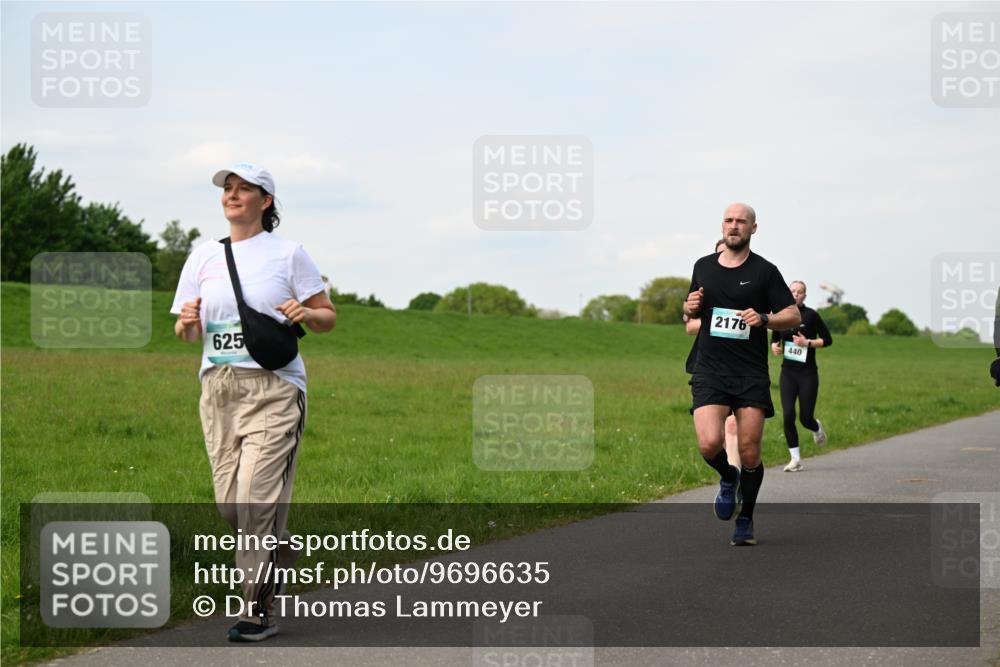 10.05.2026 - 8. Wedeler Halbmarathon Dr. Thomas Lammeyer http://msf.ph/oto/9696635 10.05.2026 11:25:50 Laufen 625, 2176, 440 meine-sportfotos.de