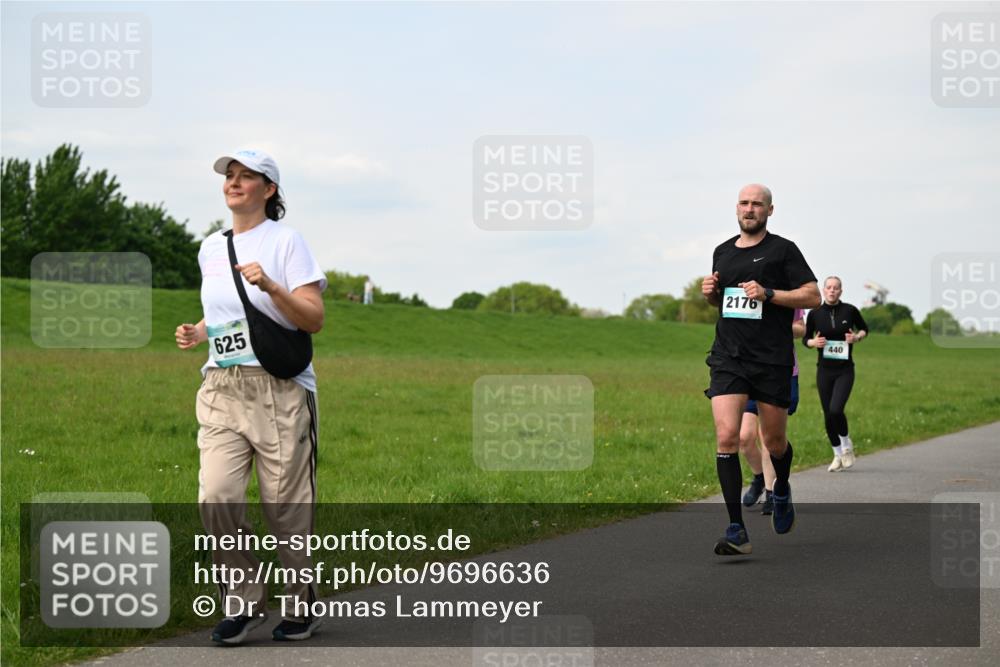 10.05.2026 - 8. Wedeler Halbmarathon Dr. Thomas Lammeyer http://msf.ph/oto/9696636 10.05.2026 11:25:50 Laufen 625, 2176, 440 meine-sportfotos.de