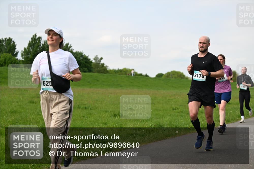 10.05.2026 - 8. Wedeler Halbmarathon Dr. Thomas Lammeyer http://msf.ph/oto/9696640 10.05.2026 11:25:50 Laufen 625, 2176, 440 meine-sportfotos.de