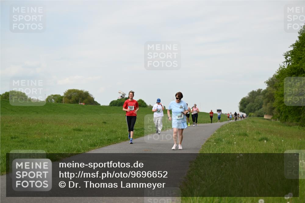 10.05.2026 - 8. Wedeler Halbmarathon Dr. Thomas Lammeyer http://msf.ph/oto/9696652 10.05.2026 11:25:55 Laufen 727, 697 meine-sportfotos.de