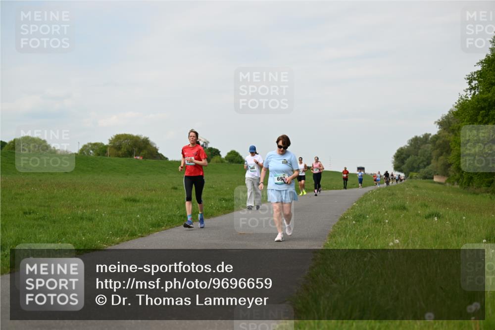 10.05.2026 - 8. Wedeler Halbmarathon Dr. Thomas Lammeyer http://msf.ph/oto/9696659 10.05.2026 11:25:56 Laufen 697 meine-sportfotos.de