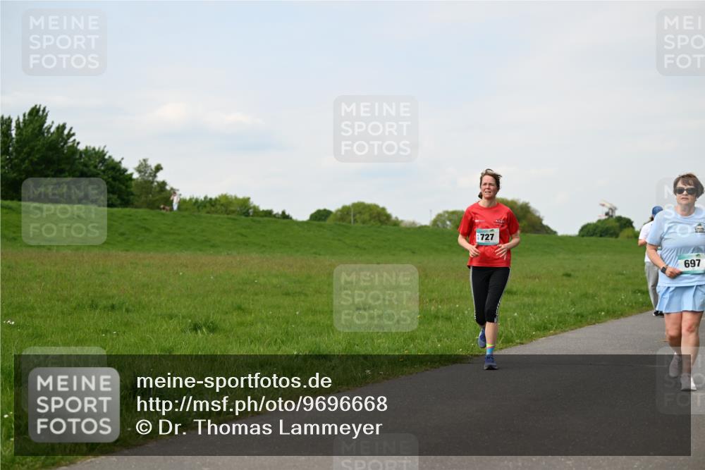 10.05.2026 - 8. Wedeler Halbmarathon Dr. Thomas Lammeyer http://msf.ph/oto/9696668 10.05.2026 11:25:58 Laufen 727, 697 meine-sportfotos.de
