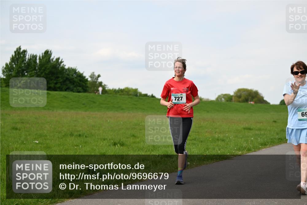 10.05.2026 - 8. Wedeler Halbmarathon Dr. Thomas Lammeyer http://msf.ph/oto/9696679 10.05.2026 11:25:59 Laufen 727 meine-sportfotos.de