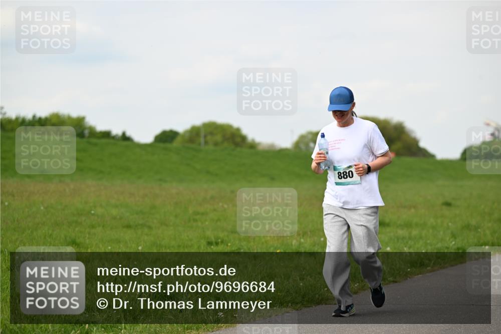10.05.2026 - 8. Wedeler Halbmarathon Dr. Thomas Lammeyer http://msf.ph/oto/9696684 10.05.2026 11:26:03 Laufen 880 meine-sportfotos.de