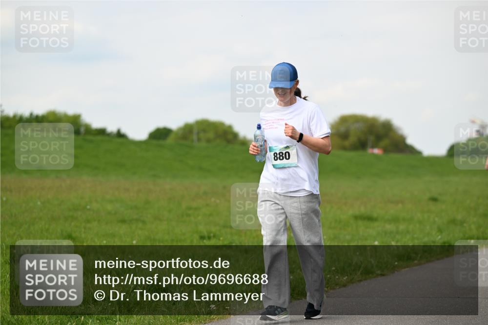 10.05.2026 - 8. Wedeler Halbmarathon Dr. Thomas Lammeyer http://msf.ph/oto/9696688 10.05.2026 11:26:03 Laufen 880 meine-sportfotos.de