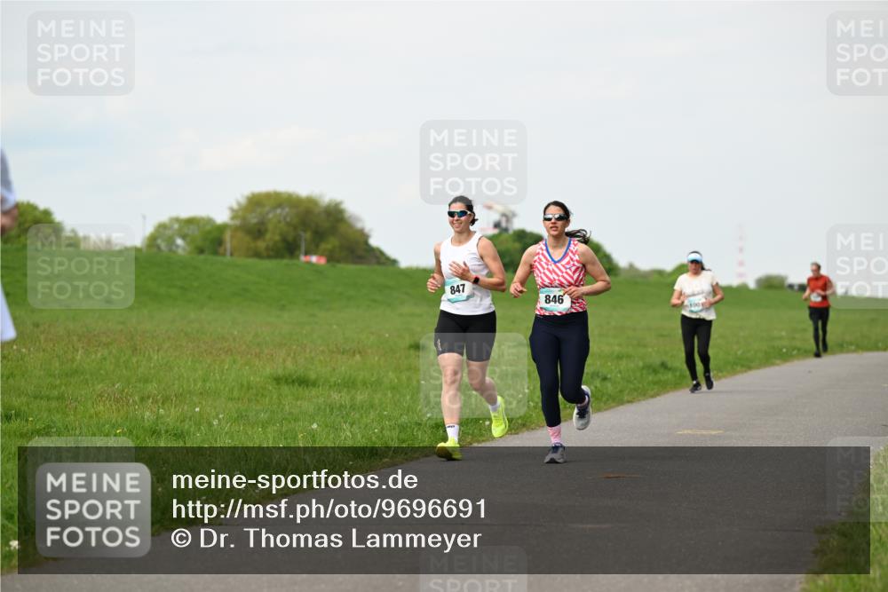 10.05.2026 - 8. Wedeler Halbmarathon Dr. Thomas Lammeyer http://msf.ph/oto/9696691 10.05.2026 11:26:04 Laufen 847, 846, 100 meine-sportfotos.de