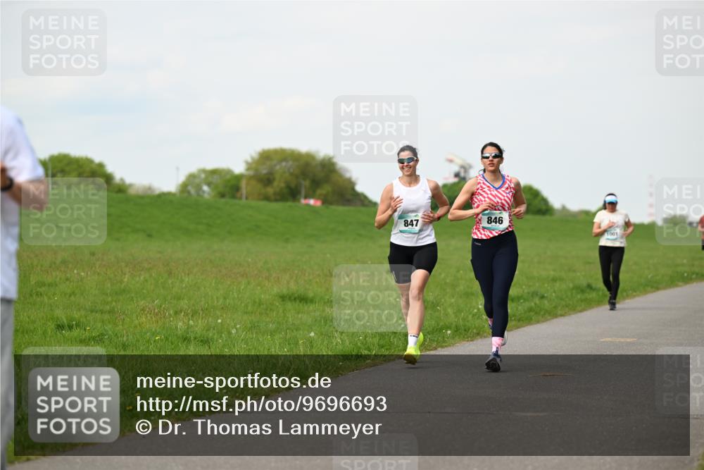 10.05.2026 - 8. Wedeler Halbmarathon Dr. Thomas Lammeyer http://msf.ph/oto/9696693 10.05.2026 11:26:05 Laufen 847, 846, 1001 meine-sportfotos.de
