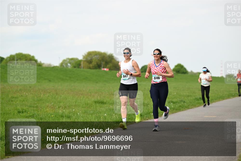 10.05.2026 - 8. Wedeler Halbmarathon Dr. Thomas Lammeyer http://msf.ph/oto/9696696 10.05.2026 11:26:05 Laufen 847, 846, 7001 meine-sportfotos.de