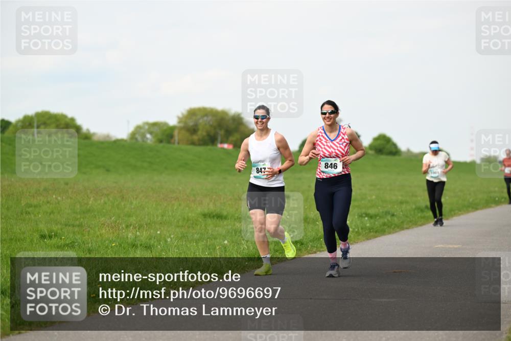10.05.2026 - 8. Wedeler Halbmarathon Dr. Thomas Lammeyer http://msf.ph/oto/9696697 10.05.2026 11:26:05 Laufen 847, 846, 1001 meine-sportfotos.de