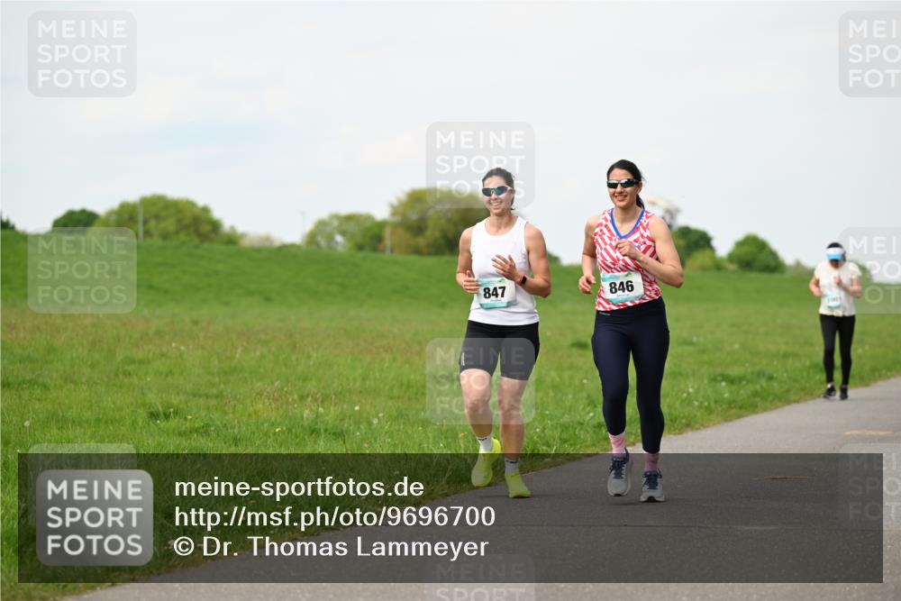 10.05.2026 - 8. Wedeler Halbmarathon Dr. Thomas Lammeyer http://msf.ph/oto/9696700 10.05.2026 11:26:06 Laufen 847, 846 meine-sportfotos.de