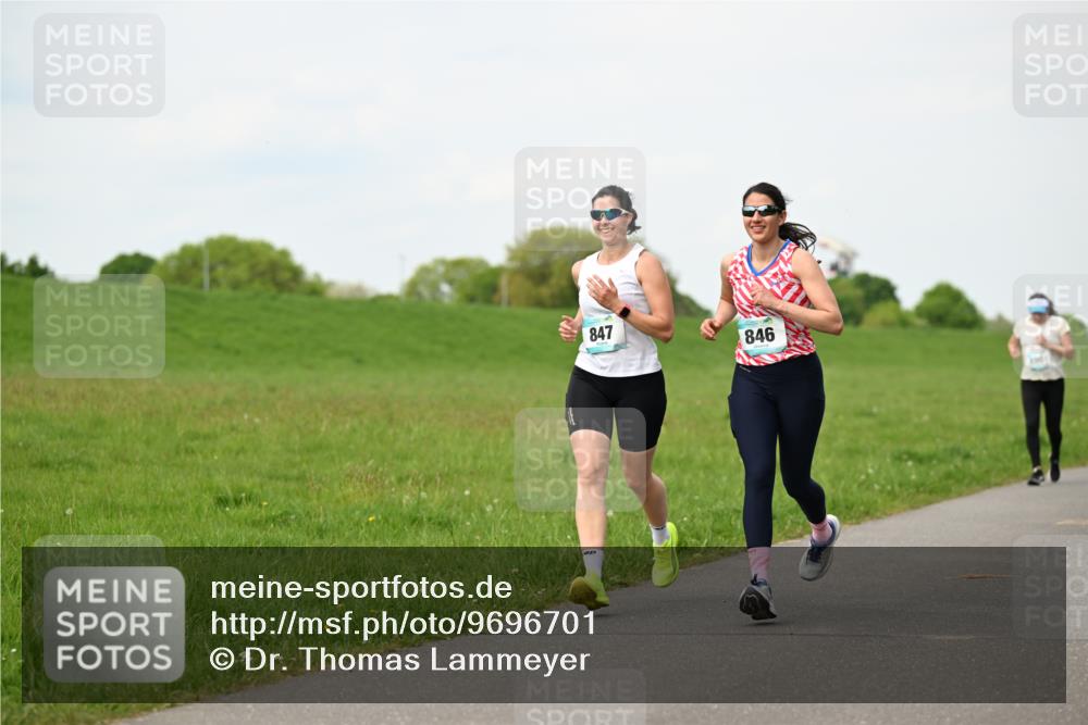 10.05.2026 - 8. Wedeler Halbmarathon Dr. Thomas Lammeyer http://msf.ph/oto/9696701 10.05.2026 11:26:06 Laufen 847, 846 meine-sportfotos.de