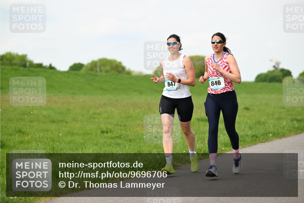 10.05.2026 - 8. Wedeler Halbmarathon Dr. Thomas Lammeyer http://msf.ph/oto/9696706 10.05.2026 11:26:06 Laufen 847, 846 meine-sportfotos.de