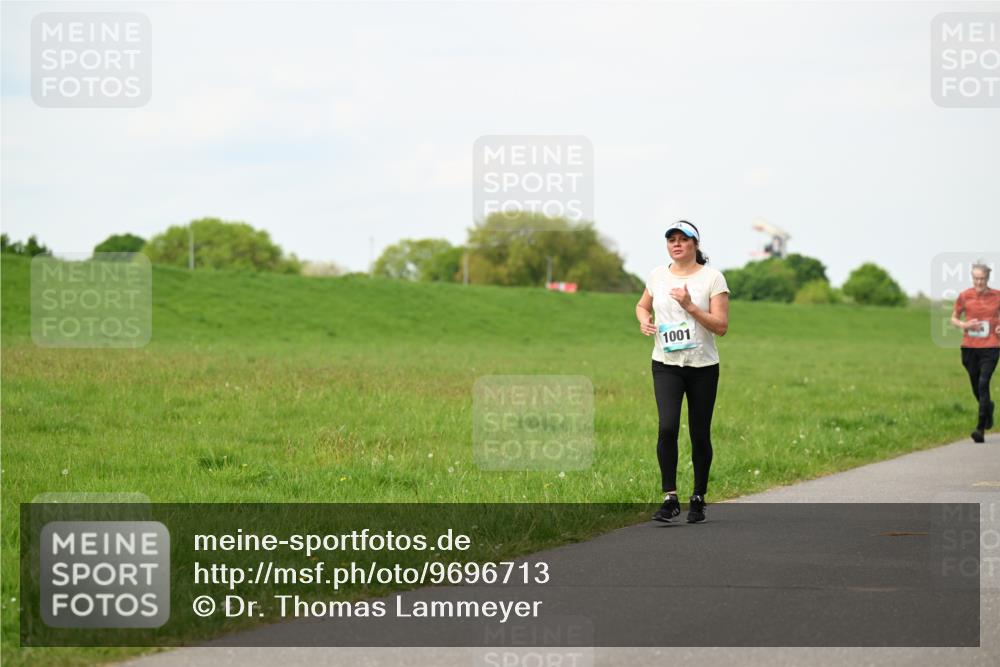 10.05.2026 - 8. Wedeler Halbmarathon Dr. Thomas Lammeyer http://msf.ph/oto/9696713 10.05.2026 11:26:11 Laufen 1001 meine-sportfotos.de