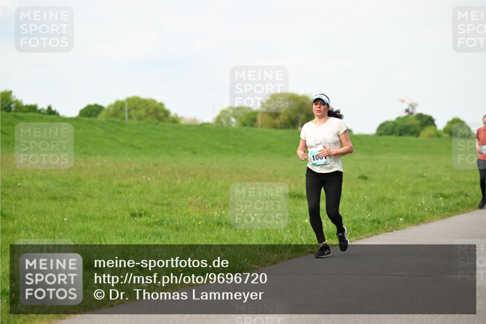 10.05.2026 - 8. Wedeler Halbmarathon Dr. Thomas Lammeyer http://msf.ph/oto/9696720 10.05.2026 11:26:12 Laufen 1067 meine-sportfotos.de