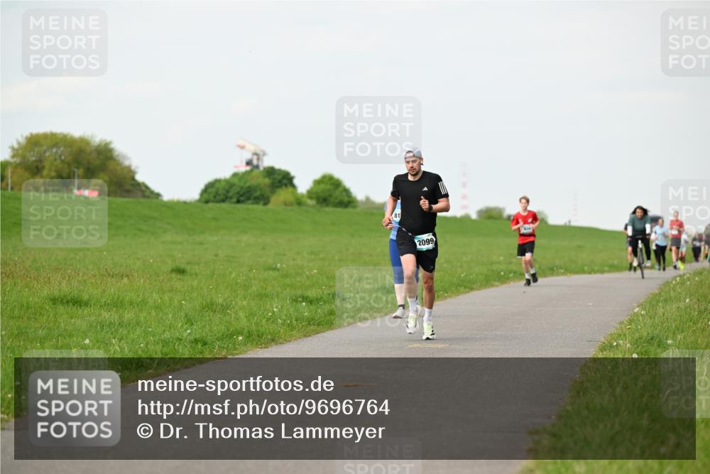 10.05.2026 - 8. Wedeler Halbmarathon Dr. Thomas Lammeyer http://msf.ph/oto/9696764 10.05.2026 11:26:26 Laufen 2099 meine-sportfotos.de