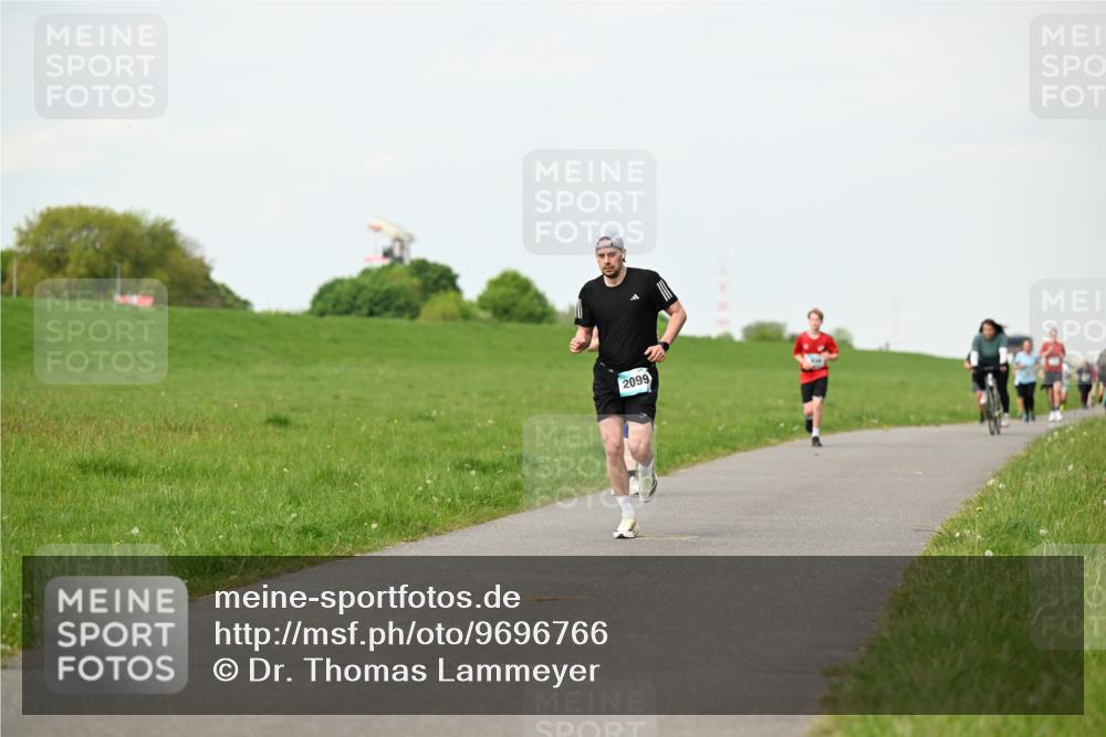 10.05.2026 - 8. Wedeler Halbmarathon Dr. Thomas Lammeyer http://msf.ph/oto/9696766 10.05.2026 11:26:27 Laufen 2099 meine-sportfotos.de