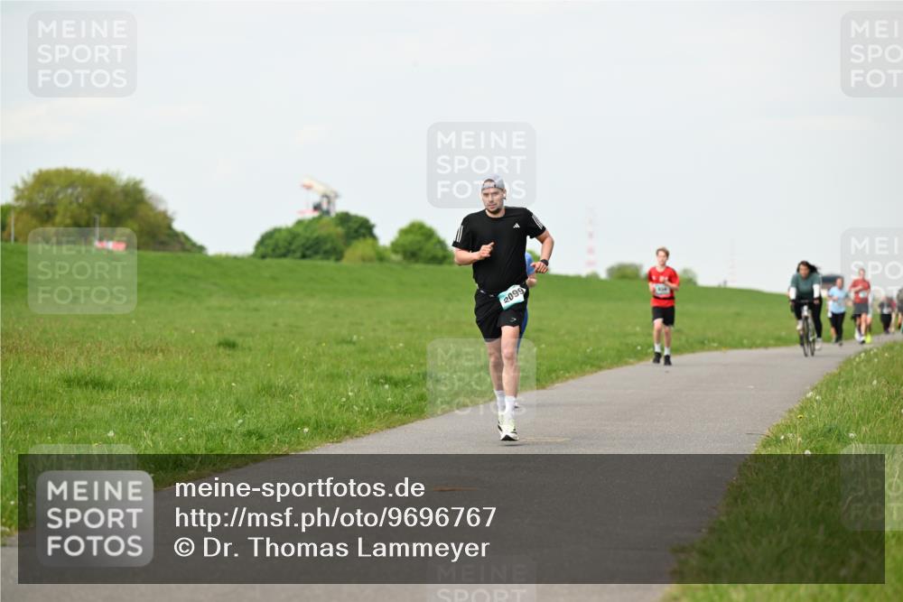10.05.2026 - 8. Wedeler Halbmarathon Dr. Thomas Lammeyer http://msf.ph/oto/9696767 10.05.2026 11:26:27 Laufen 2099 meine-sportfotos.de