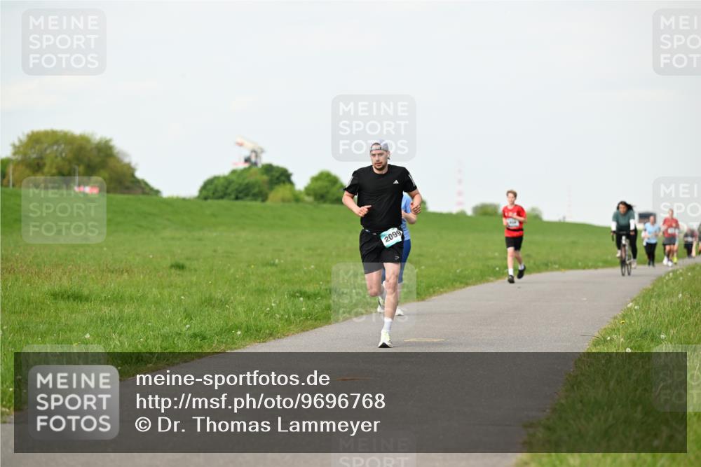 10.05.2026 - 8. Wedeler Halbmarathon Dr. Thomas Lammeyer http://msf.ph/oto/9696768 10.05.2026 11:26:27 Laufen 2099 meine-sportfotos.de