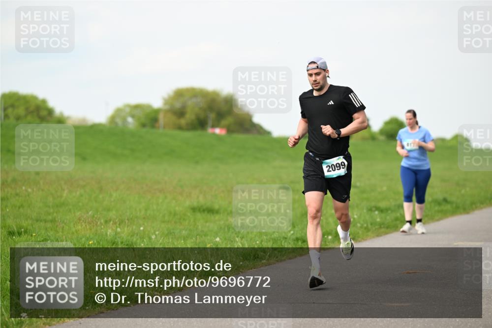 10.05.2026 - 8. Wedeler Halbmarathon Dr. Thomas Lammeyer http://msf.ph/oto/9696772 10.05.2026 11:26:29 Laufen 2099 meine-sportfotos.de