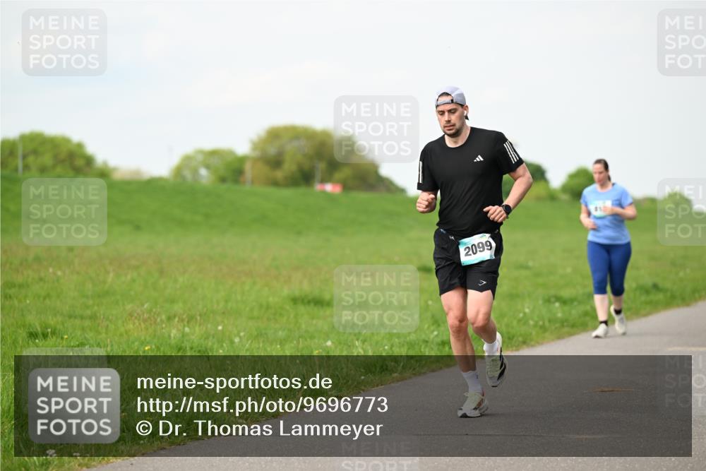 10.05.2026 - 8. Wedeler Halbmarathon Dr. Thomas Lammeyer http://msf.ph/oto/9696773 10.05.2026 11:26:29 Laufen 2099 meine-sportfotos.de