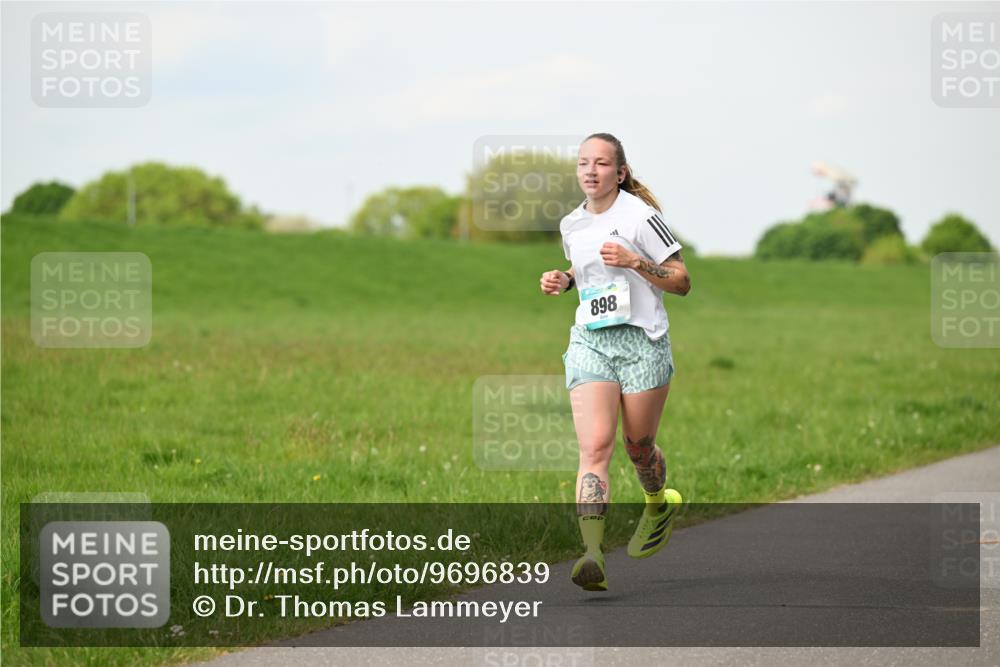 10.05.2026 - 8. Wedeler Halbmarathon Dr. Thomas Lammeyer http://msf.ph/oto/9696839 10.05.2026 11:26:54 Laufen 898 meine-sportfotos.de