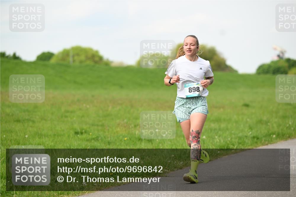 10.05.2026 - 8. Wedeler Halbmarathon Dr. Thomas Lammeyer http://msf.ph/oto/9696842 10.05.2026 11:26:55 Laufen 898 meine-sportfotos.de