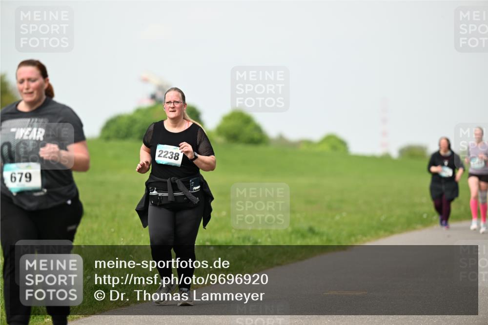 10.05.2026 - 8. Wedeler Halbmarathon Dr. Thomas Lammeyer http://msf.ph/oto/9696920 10.05.2026 11:27:13 Laufen 679, 2238 meine-sportfotos.de