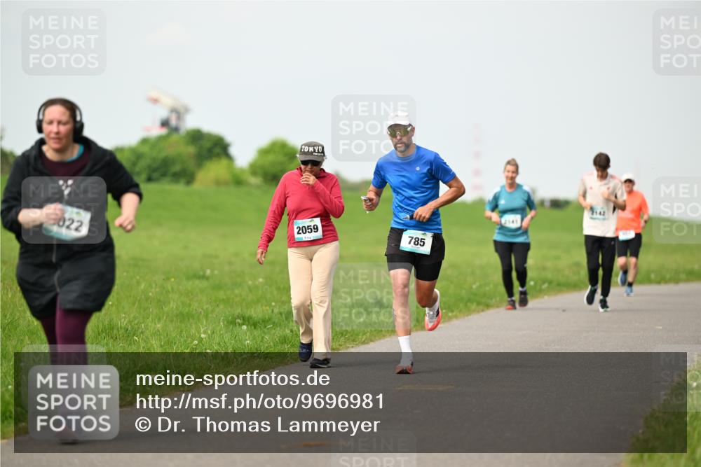 10.05.2026 - 8. Wedeler Halbmarathon Dr. Thomas Lammeyer http://msf.ph/oto/9696981 10.05.2026 11:27:30 Laufen 022, 2059, 174, 785, 2142 meine-sportfotos.de