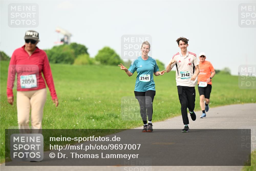 10.05.2026 - 8. Wedeler Halbmarathon Dr. Thomas Lammeyer http://msf.ph/oto/9697007 10.05.2026 11:27:34 Laufen 2059, 2141, 2142, 682 meine-sportfotos.de