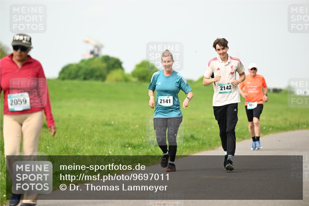 10.05.2026 - 8. Wedeler Halbmarathon Dr. Thomas Lammeyer http://msf.ph/oto/9697011 10.05.2026 11:27:35 Laufen 2059, 2141, 2142, 682 meine-sportfotos.de
